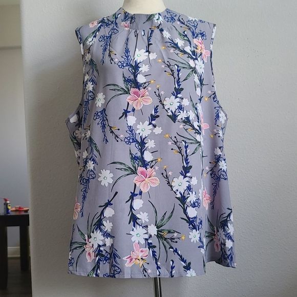 SHEIN Tops - PLUS SIZE WOMAN'S SHEIN CURVE TOP